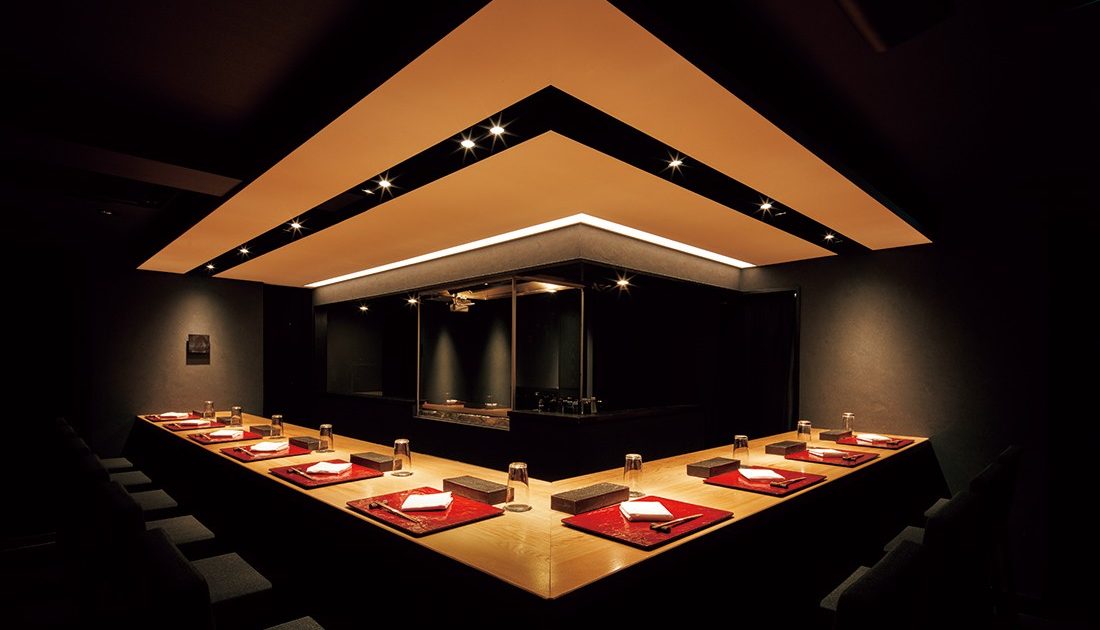 小山薫堂と見城徹が唸った！ 西麻布で味わう、究極の地鶏と極上ステーキ