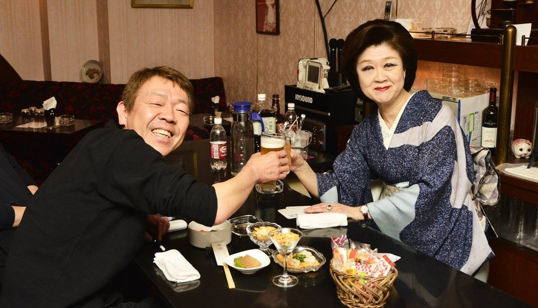 歌舞伎町でスナック巡り！『メイク』、『橘』──連載「玉袋筋太郎のスナックミシュラン」
