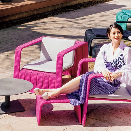 憧れのアウトドア家具! ホラン千秋がイタリア生まれのチェアにうっとり