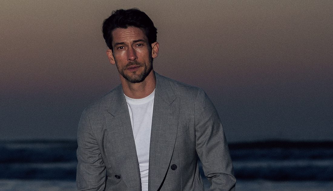 極上の寛ぎをもたらす、アルマーニの春用カシミアスーツ | GOETHE