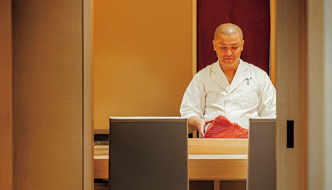 鮨 龍次郎｜『海味』の伝統を受け継ぐ、笑いの絶えない青山の鮨屋