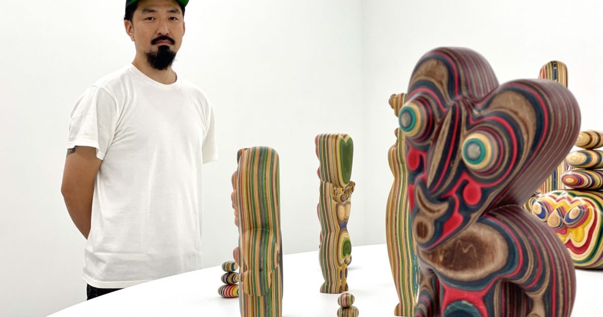 使い古されたスケートボードに命を吹き込む、日本人アーティスト