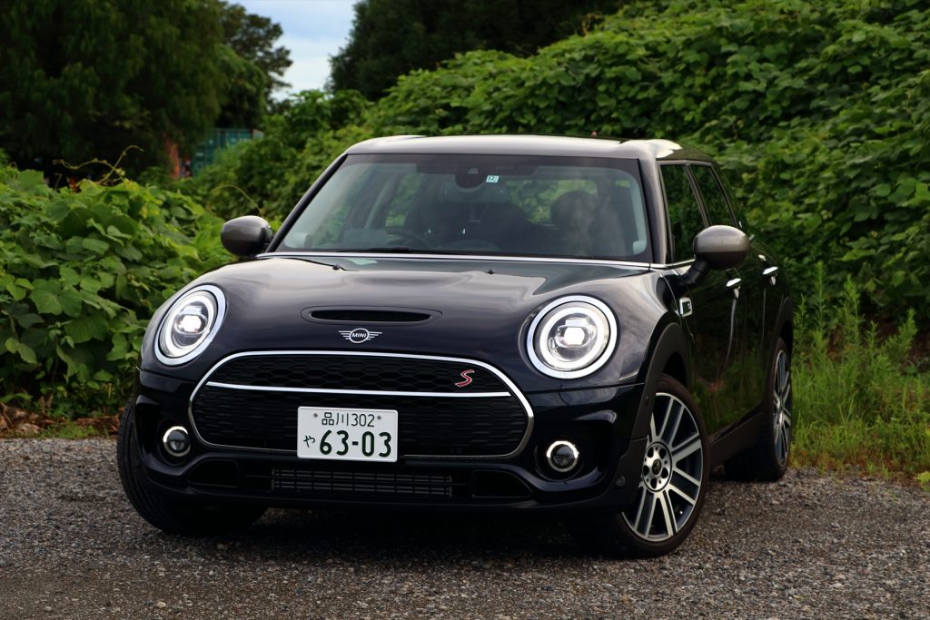 懐かしの英国をたっぷり詰め込んだ小さな高級車！ MINIクラブマン | GOETHE