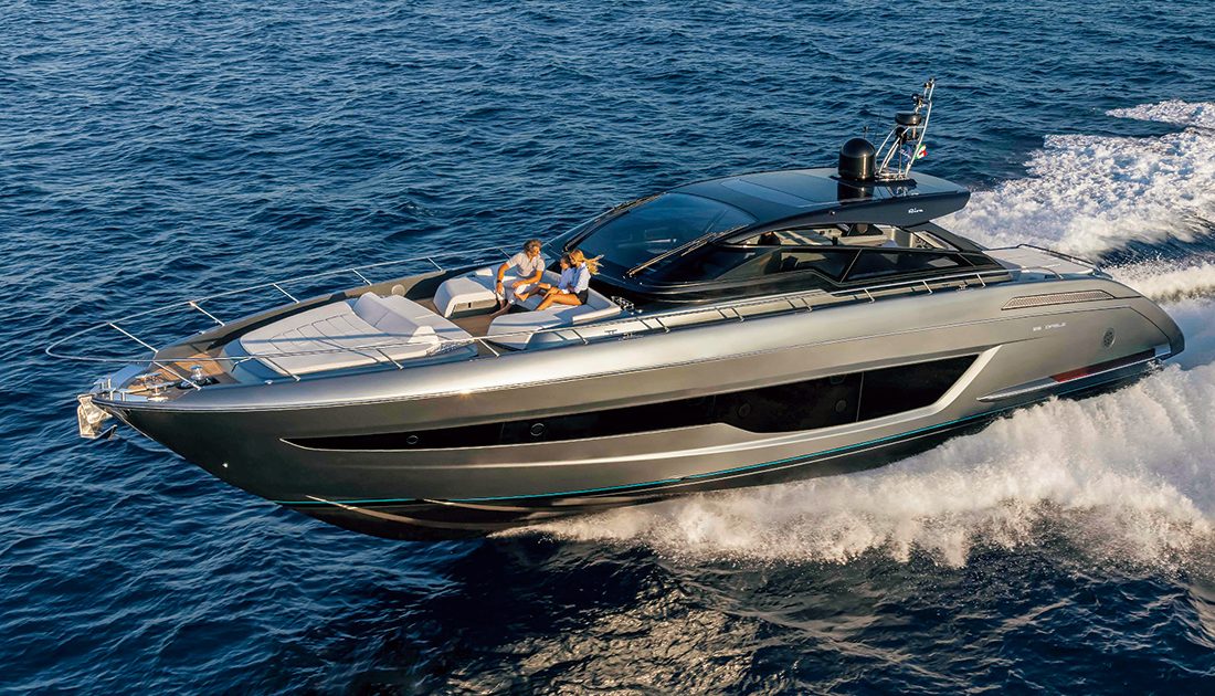 美しい海を全身で満喫できる360度見渡せるリーヴァのクルーザー【最