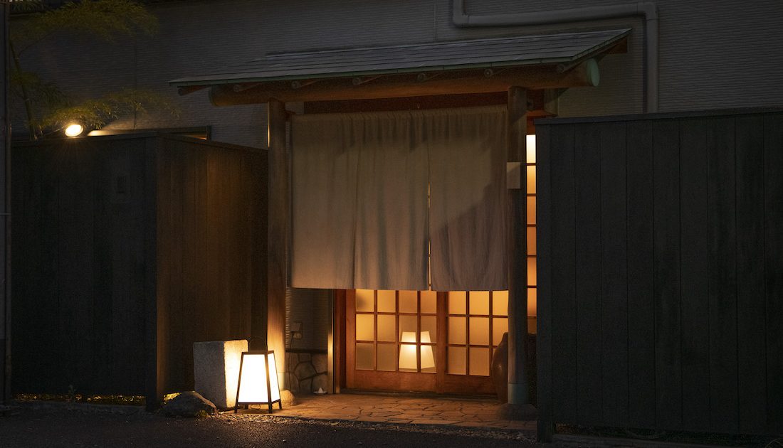 赤坂のお寺の境内に誕生した江戸前鮨「すし いわお」で極上鮨