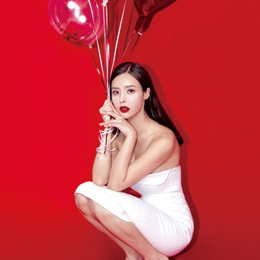 【写真で見る】経験“ゼロ”女優の美ボディクイーン!