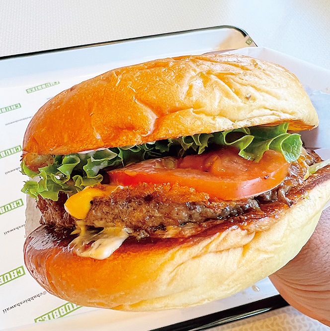 ハワイのシンプルで肉肉しい、スマッシュバーガー店「チャビーズ