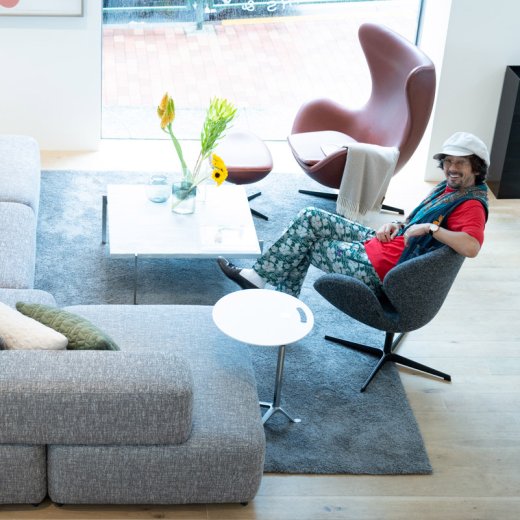 滝藤賢一が「FRITZ HANSEN TOKYO」で家具選び。