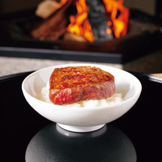 焚き火で美味しさを最大限に引き出した、麻布十番「膳処末富」のフィレ丼