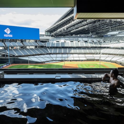 温泉に入りながら野球観戦⁉︎  北海道・日ハムの新球場にできた「tower eleven hotel」とは