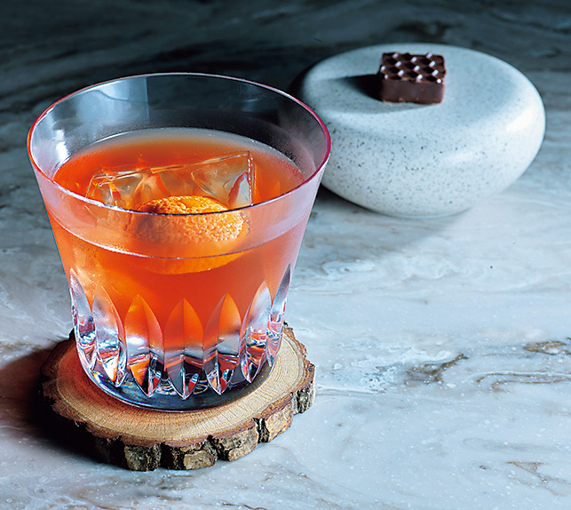 ロンポワン｜ チョコとカクテルのペアリングを！ ショコラトリーの奥に