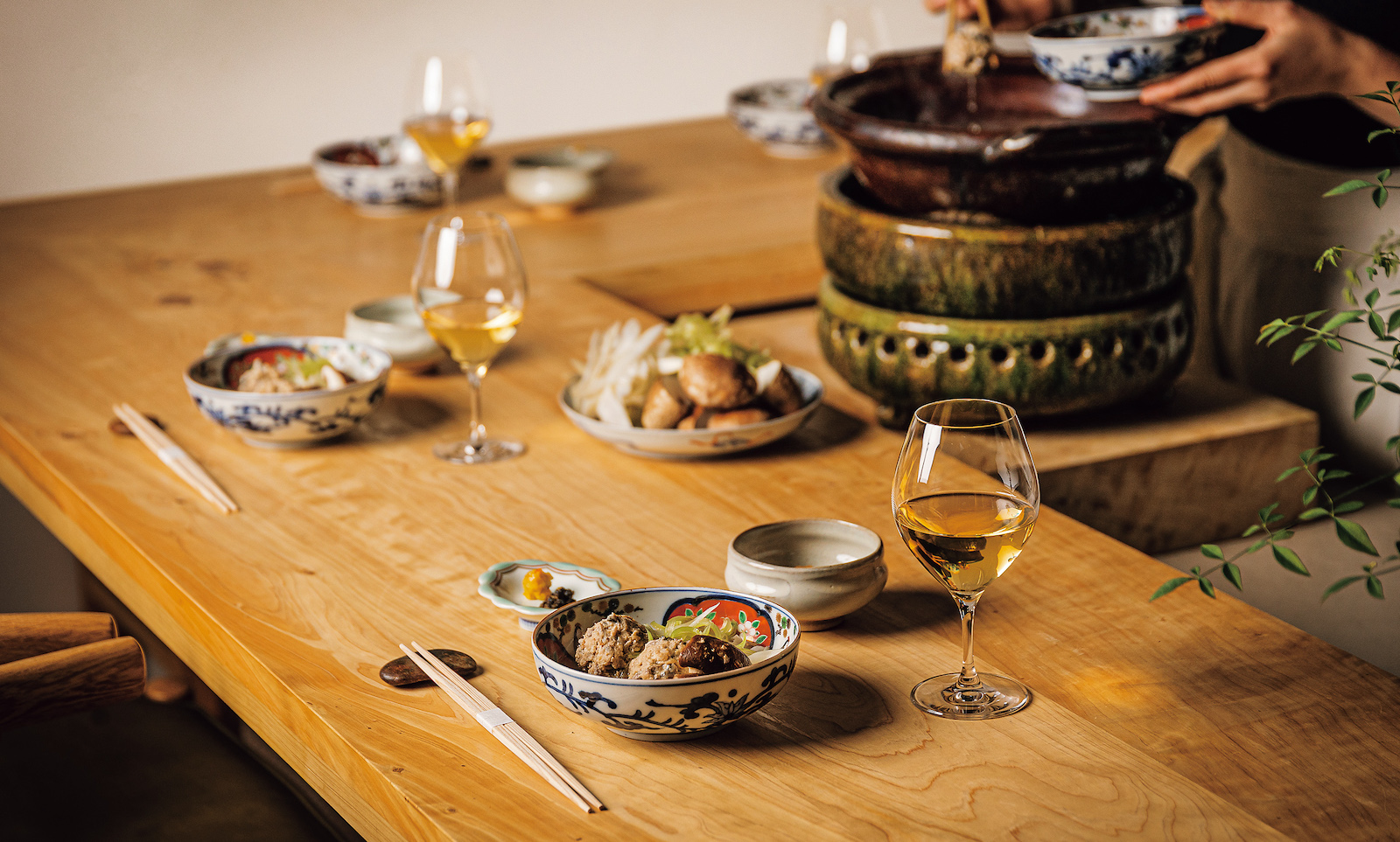 こだわりの出汁でもてなす、神楽坂の型破りな日本料理店「KOMB」 | GOETHE