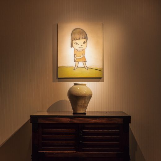 奈良美智作品と李朝の白磁立壺