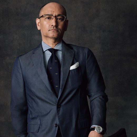 「グランド・ランゲ1」をつける吉田修一氏