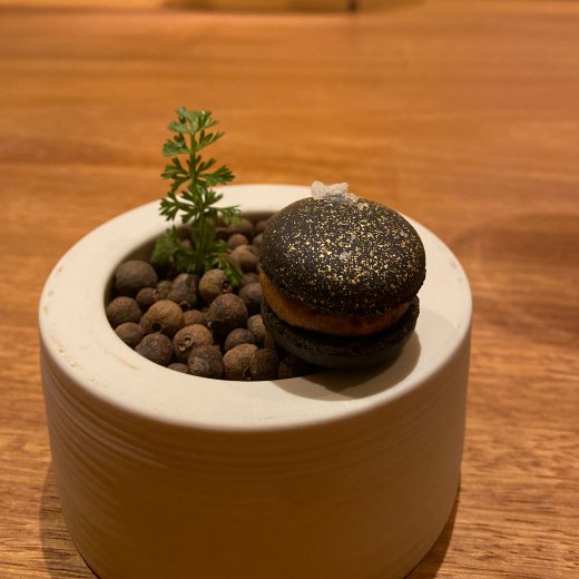 西麻布にあるフランス料理店、j'apprends (ジャプォン)