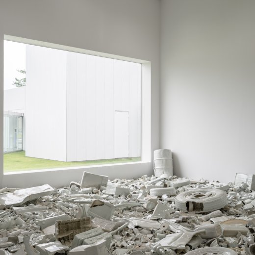 十和田市現代美術館 企画展「劉建華 中空を注ぐ」展示風景より