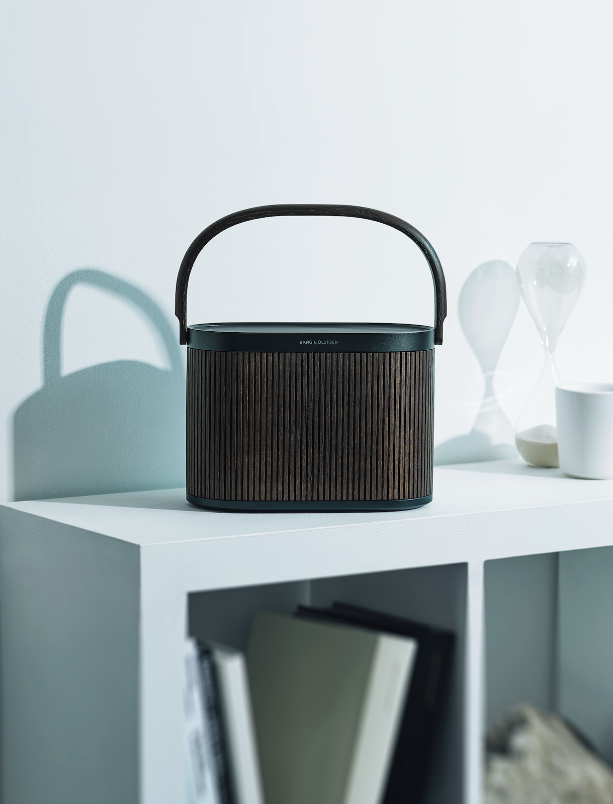 ビーチにも！ バング＆オルフセン、防水ポータブルWi-Fi