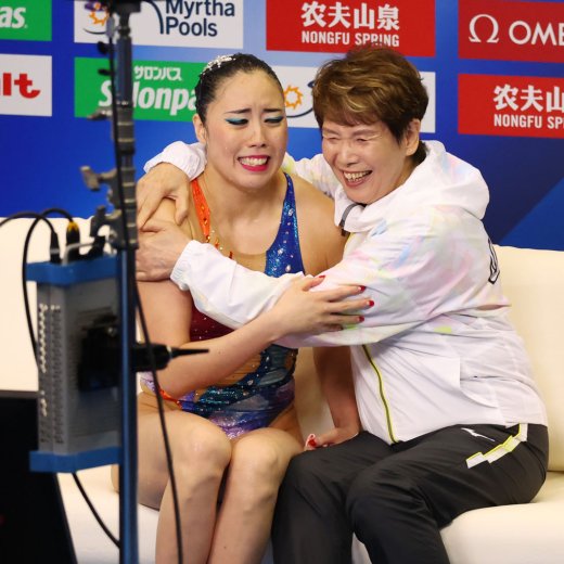 2023世界水泳福岡大会AS 女子ソロテクニカル決勝での乾友紀子と井村雅代 コーチ。