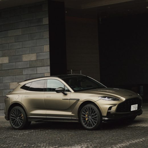 ASTON MARTIN DBX707