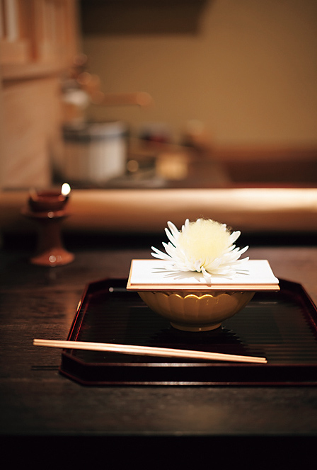 「膳司 水光庵」の菊の被綿の演出