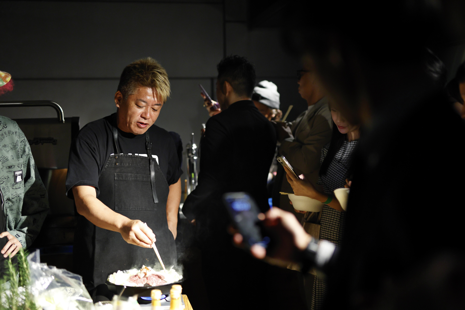 堀江貴文が自らもてなす！ 秘密裏に開催された「1級グルメフェス」に