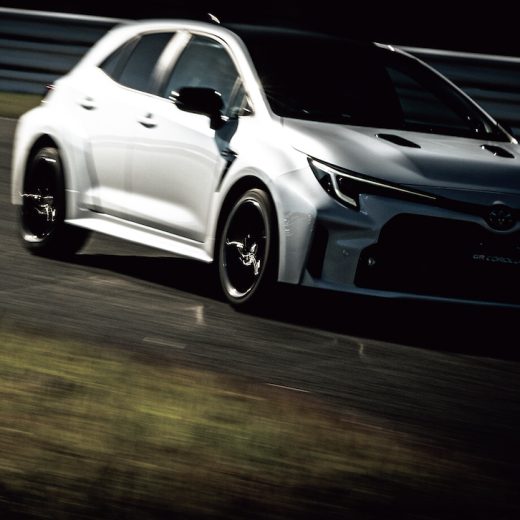 走るGRカローラ RZ