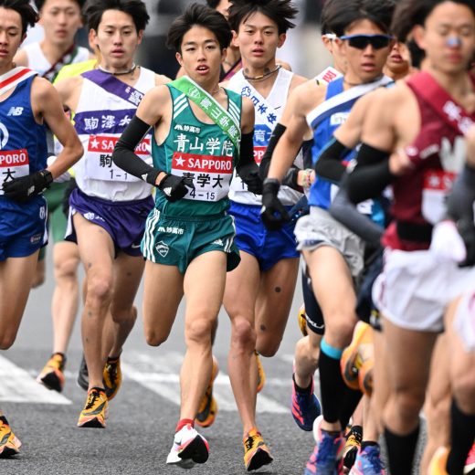 第98回箱根駅伝、往路1区を走る青山学院大学・志貴勇斗。