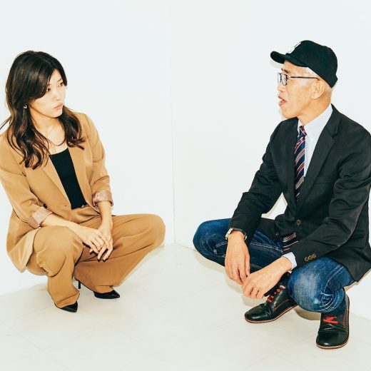 ヒコロヒーと岸博幸(座り)