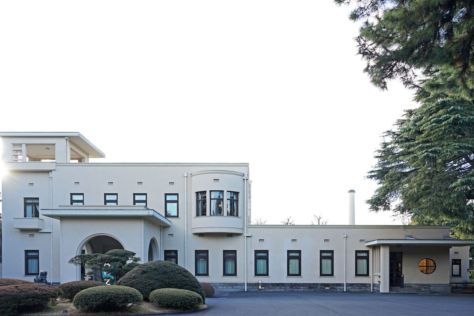 歴史的建造物「旧朝香宮邸」、普段は見れない部分まで公開する展覧会と