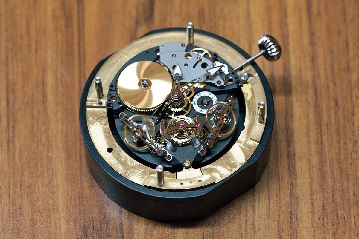 立体的なデザインの時計