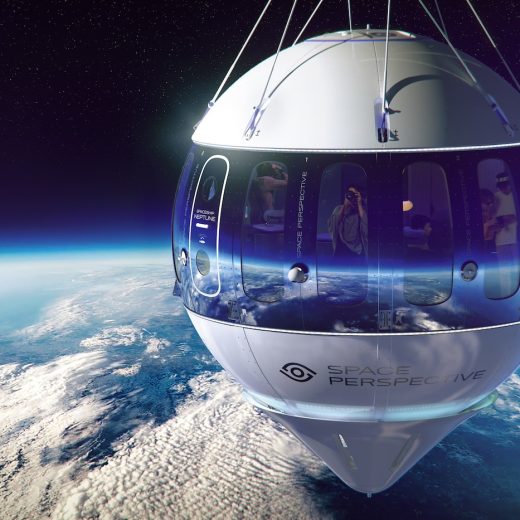 360°パノラマウィンドウの宇宙船