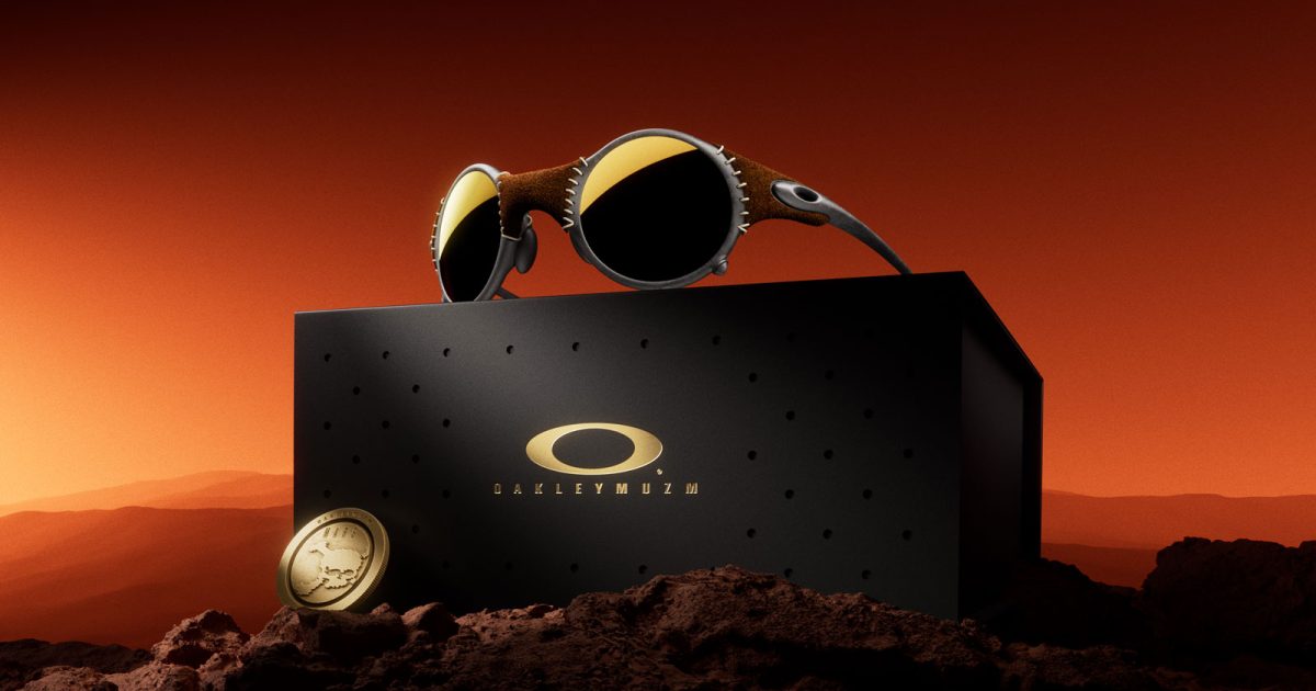 36万円超の即完売したサングラス、オークリー「Mars X-Metal Leather」 | GOETHE