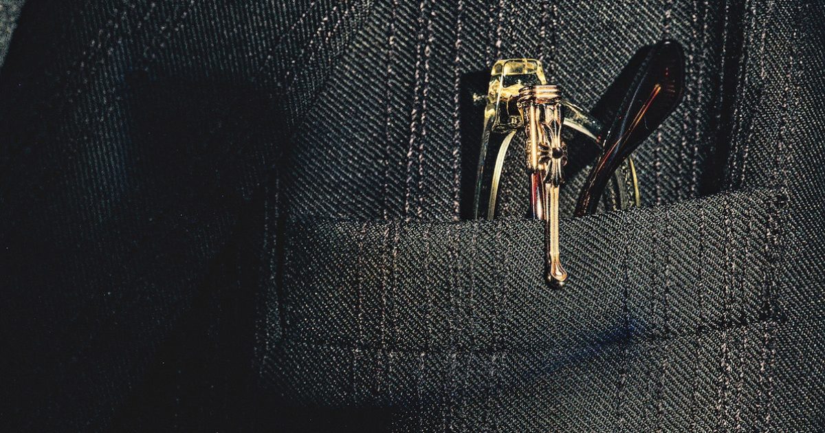 クロムハーツ、洒落者のためのクリップ付き老眼鏡 | GOETHE