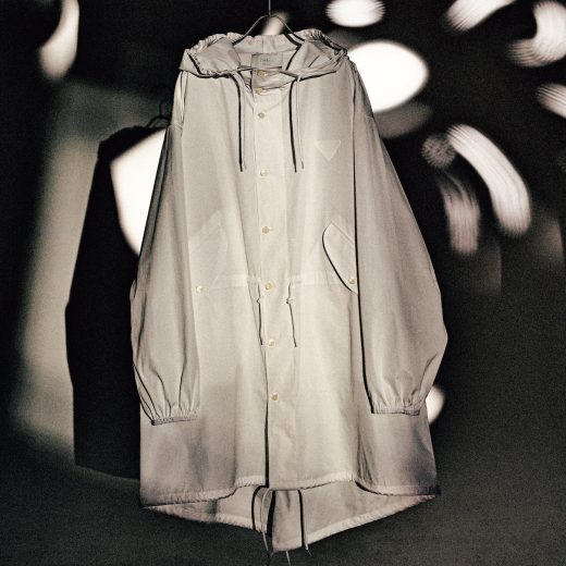 プラダのホワイトモッズコート