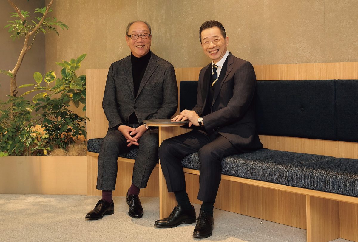 メディカル・データ・ビジョン 代表取締役社長・岩崎博之氏（左）と、アリババ代表取締役社長CEO・岡田聡良氏（右）。