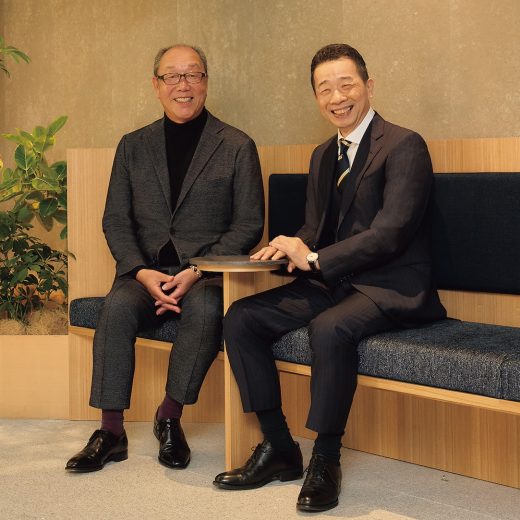 メディカル・データ・ビジョン 代表取締役社長・岩崎博之氏（左）と、アリババ代表取締役社長CEO・岡田聡良氏（右）。