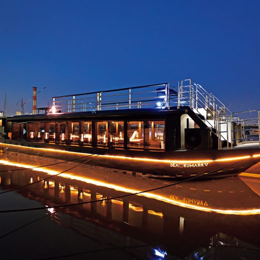 森田氏デザインの屋形船