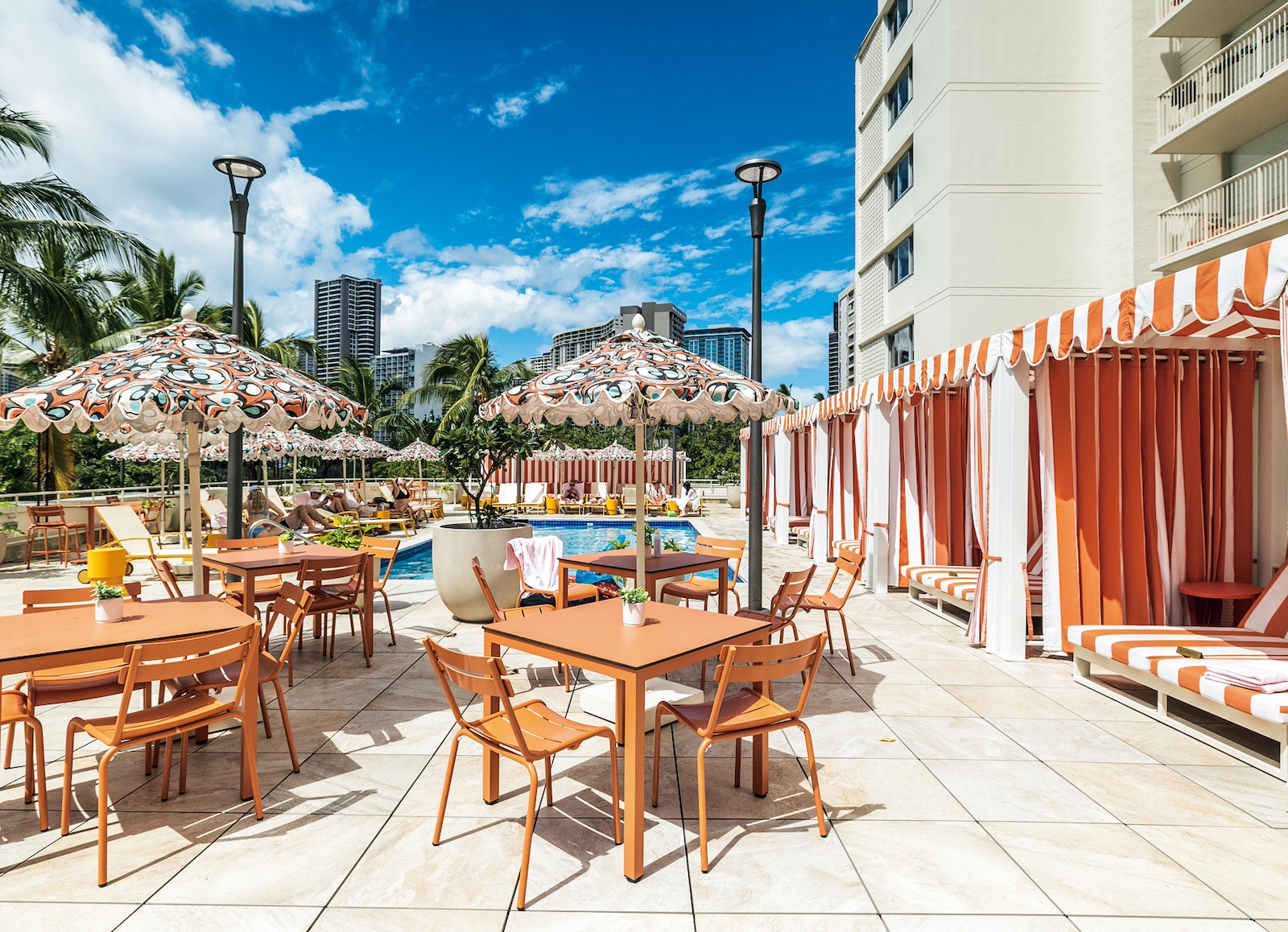 毎日ロコが集まる！ プールサイドパーティが人気のホテル「ローマー