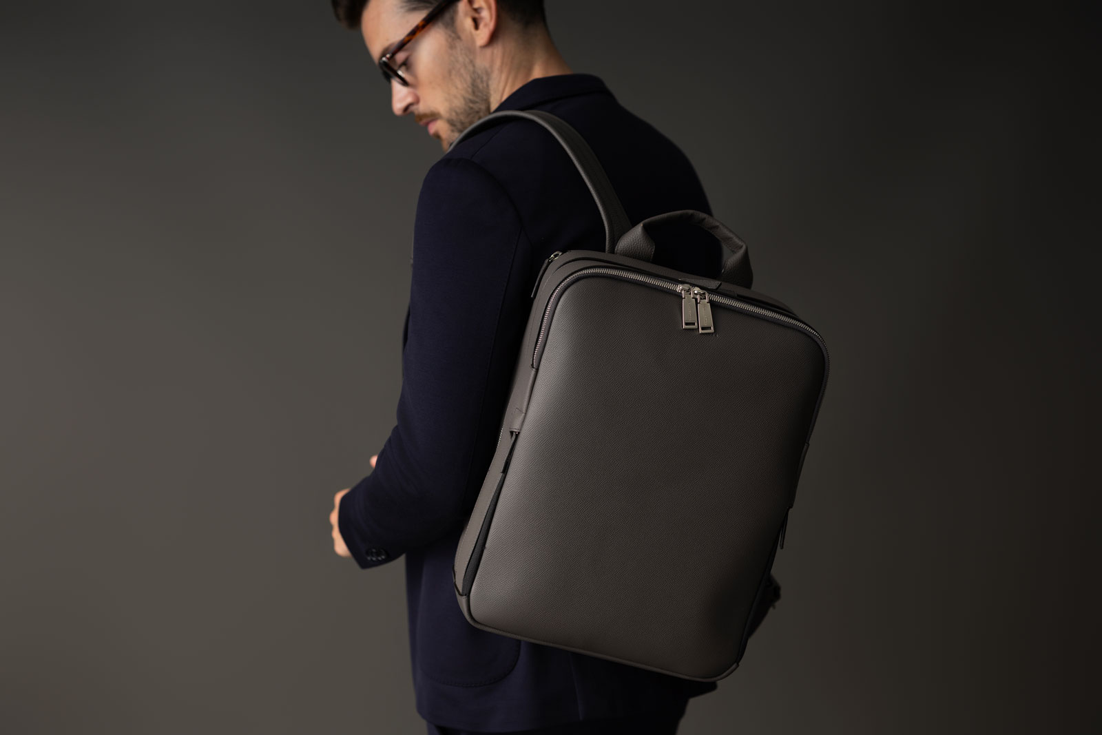 なぜ、ボナベンチュラのレザー小物は、エグゼクティブにふさわしいのか