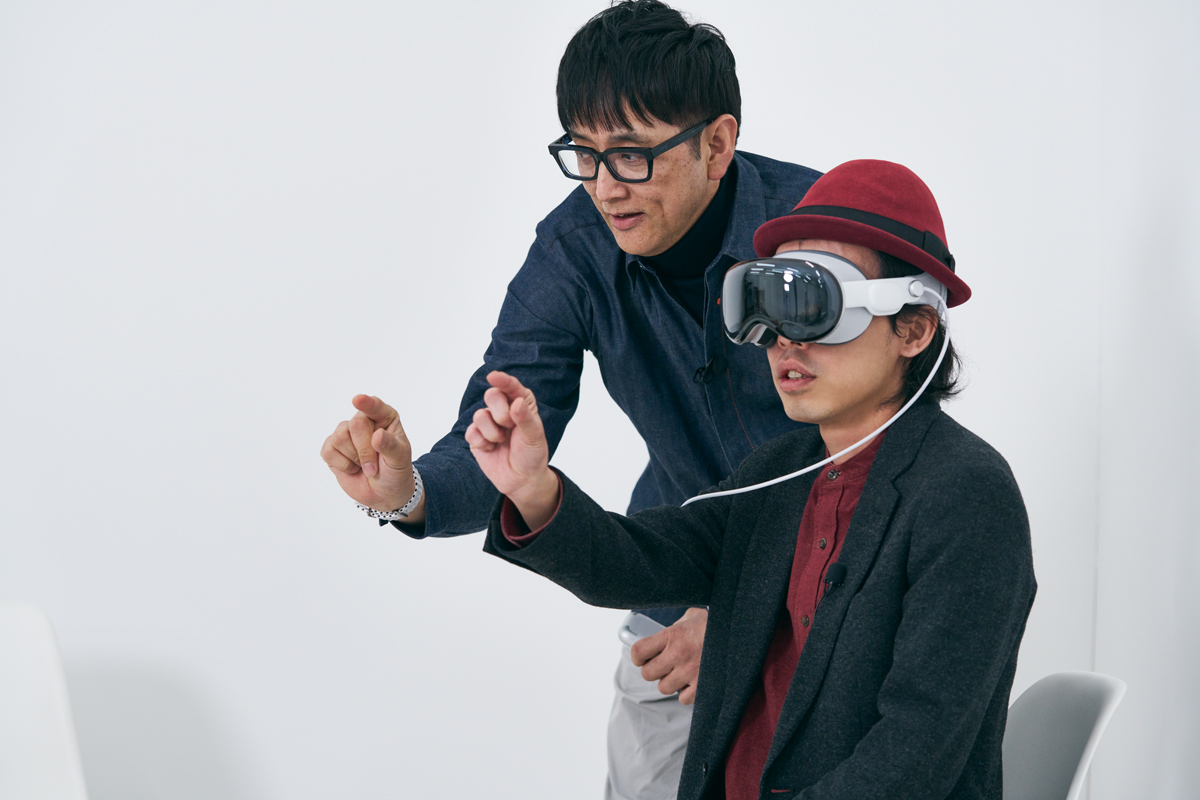 Apple Vision Proを体験する上田慎一郎監督