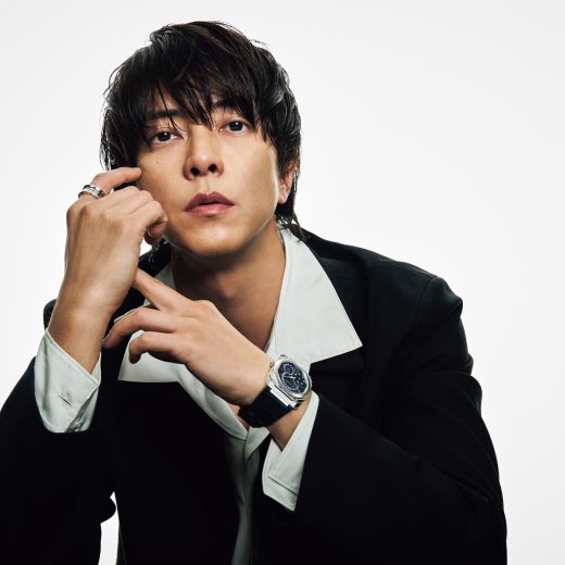 「オクト フィニッシモ パーペチュアルカレンダープラチナ」を身につける山下智久