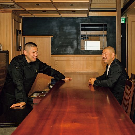 料理人の峯村康資氏(左)と、漁師の藤本純一氏(右)