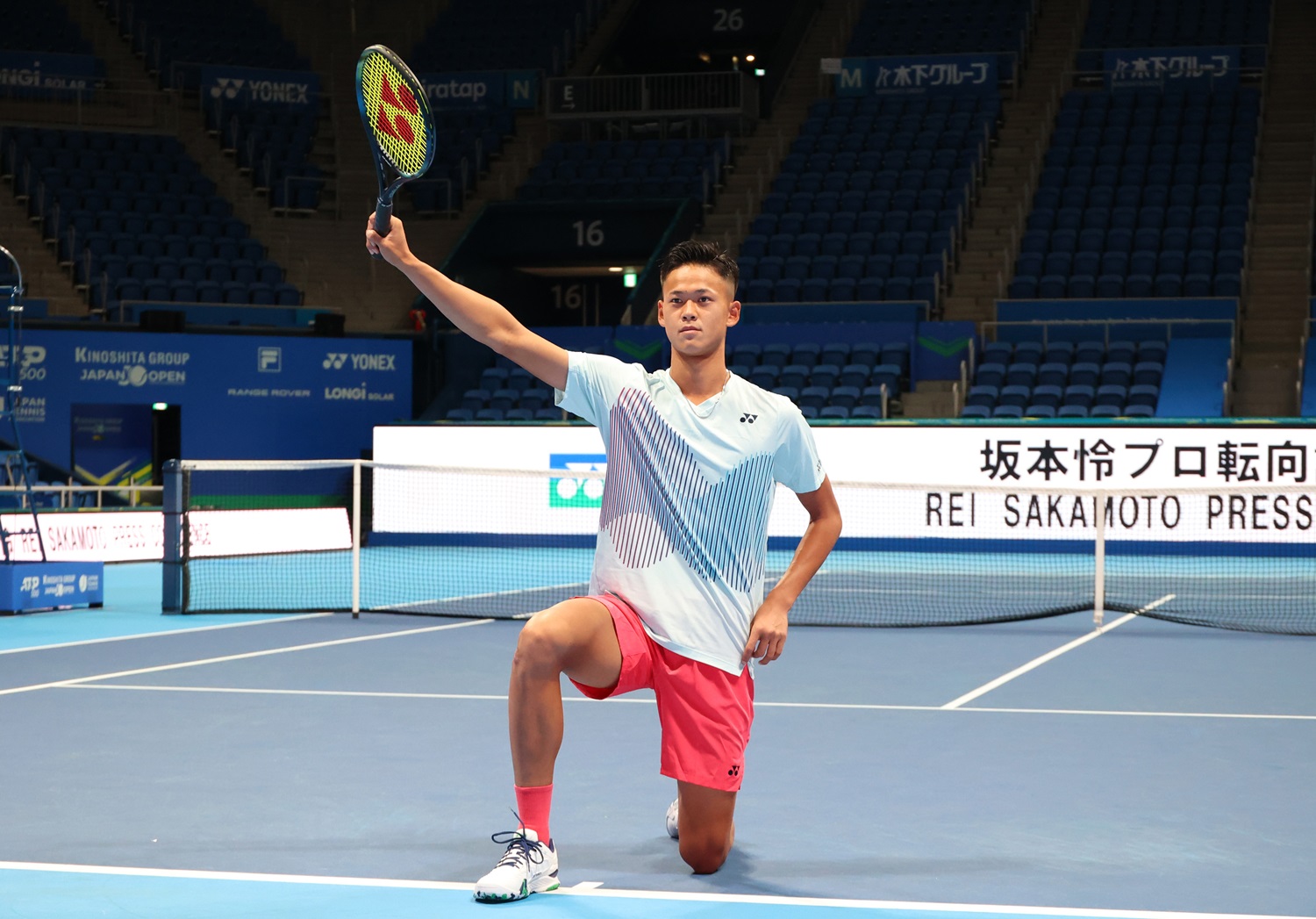 高身長立ちバック 世界ランキング1位までのイメージはある」身長1ｍ95cm、男子テニスの超新星 | GOETHE