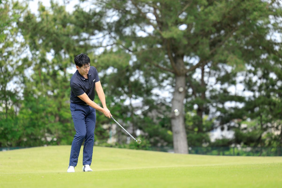 連載「吉田洋一郎の最新ゴルフレッスン」／右手開きドリルで、手の使い過ぎを抑える