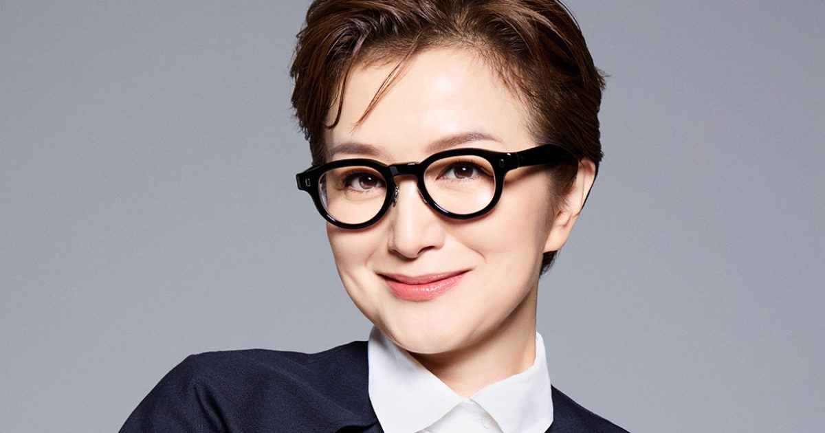 鈴木京香×アイヴァン「実は太縁眼鏡が私の定番です」 | GOETHE