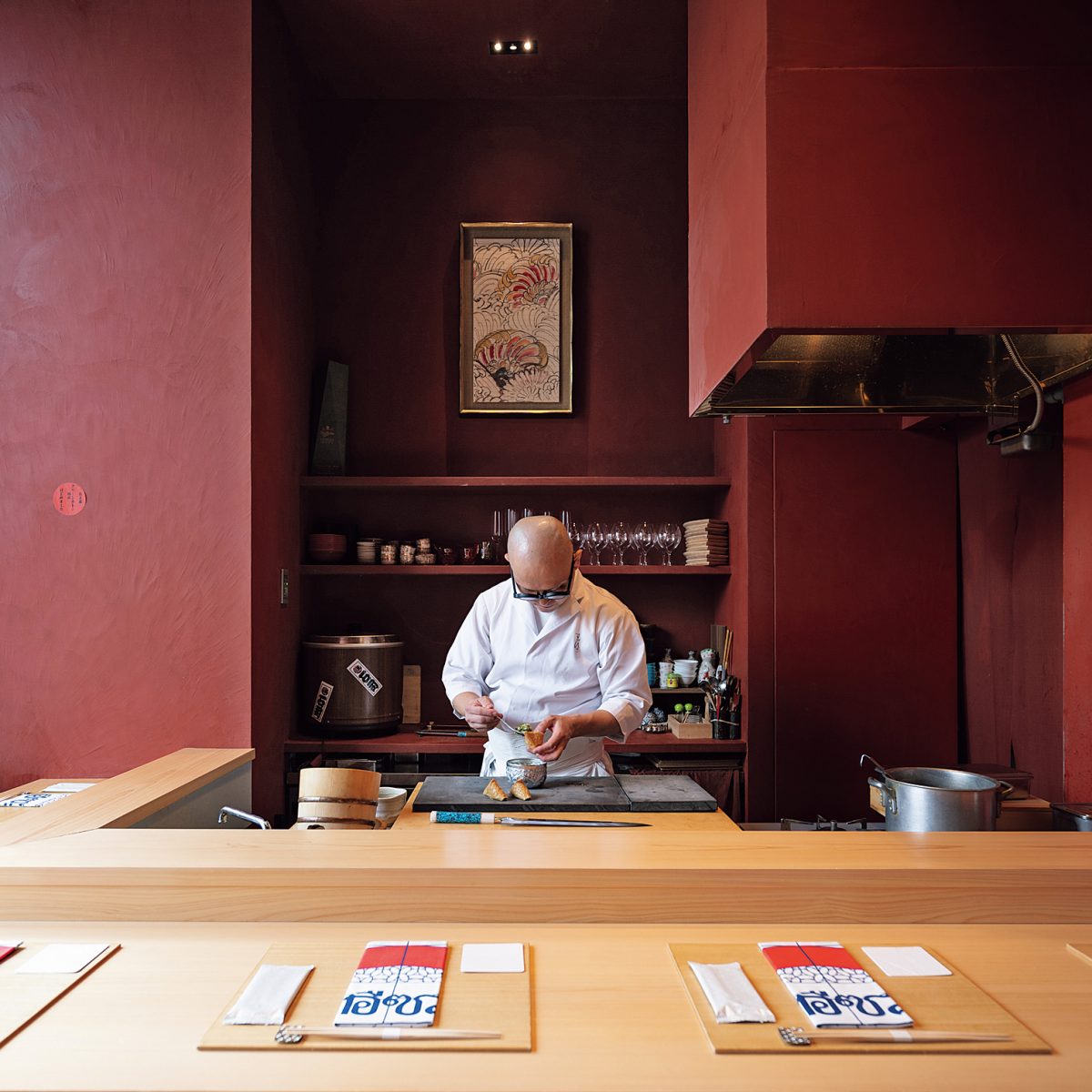 「鮨 すがひさ」の店内