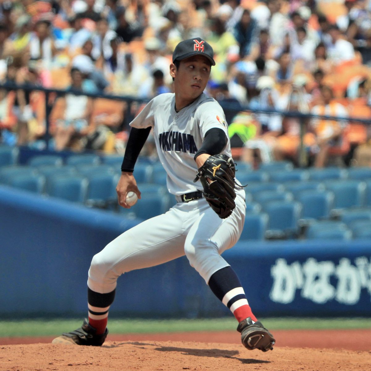 2015年夏の甲子園、神奈川大会準決勝で登板する藤平尚真。