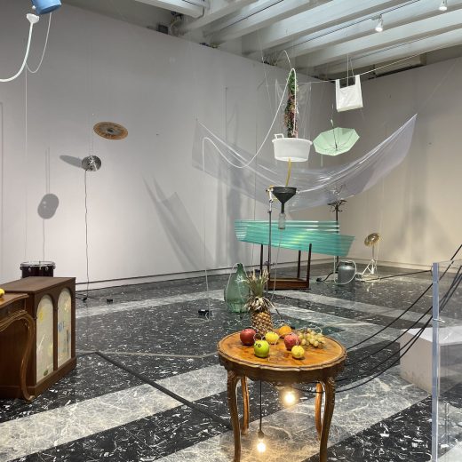 毛利悠子「Compose」 第60回ヴェネチア・ビエンナーレ国際美術展 日本館 展示風景