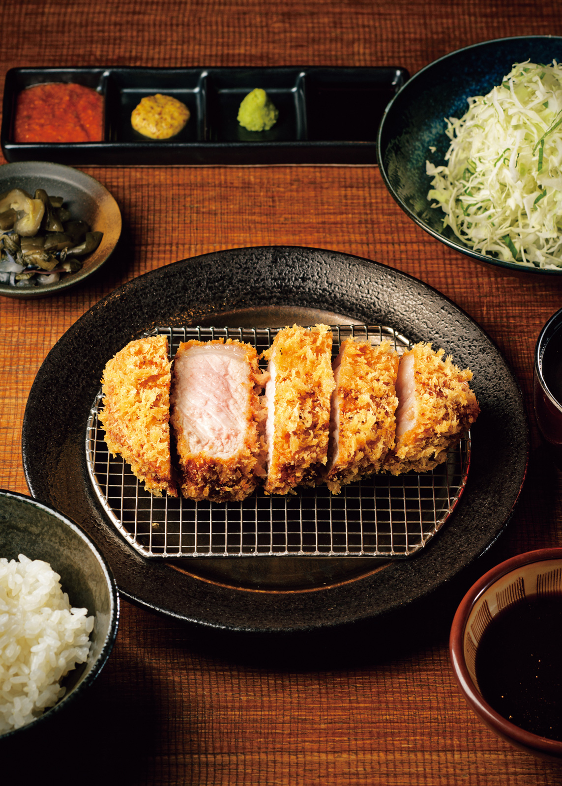 「とんかつ ここまでやるか。」の神戸ポークの特上ロース定食