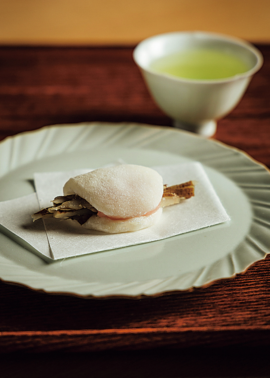 「花びら餅」と煎茶